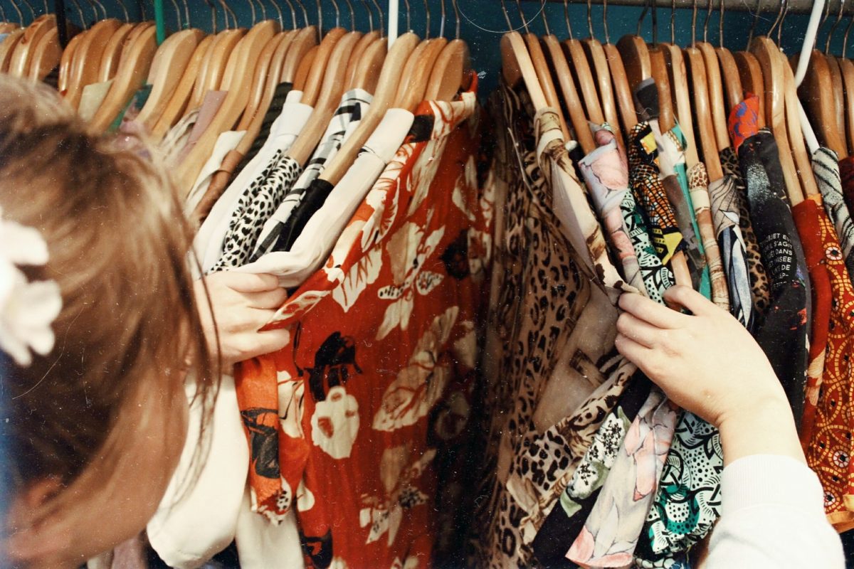 Cómo elegir las perchas en las tiendas de moda - Blog